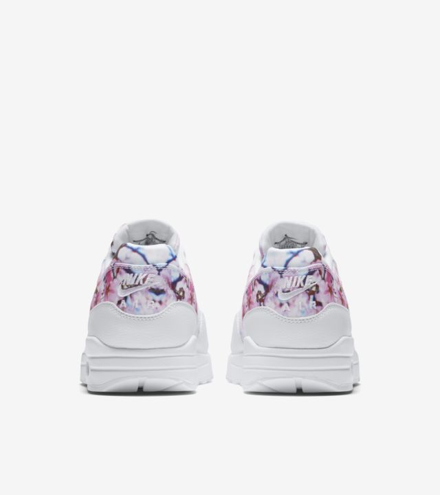 nike roshe cherry blossom