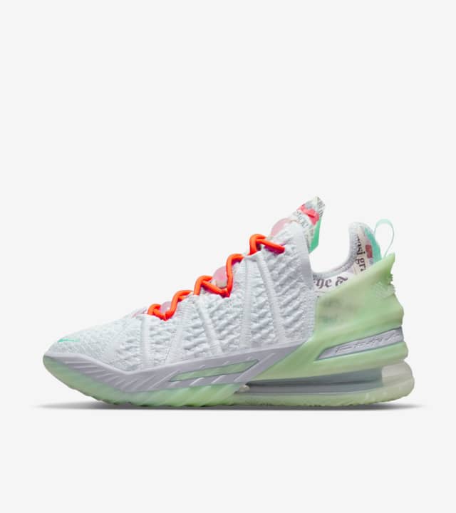 diana taurasi lebron 18 la cabra