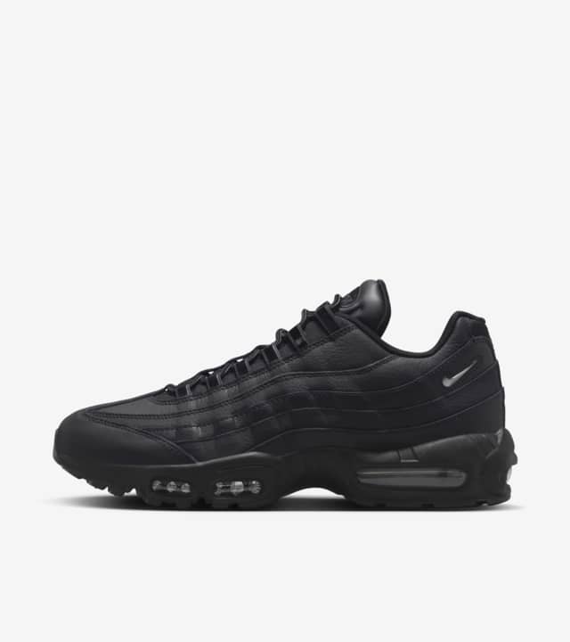 Air Max 95 'Triple Black' (FN7273-001) Release Date. Nike SNKRS FI