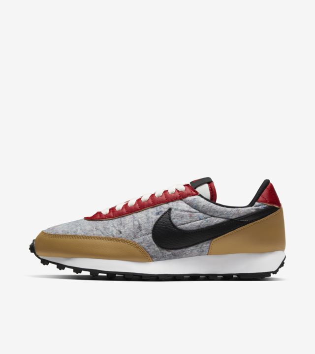 Women's Daybreak 'University Red/Gold Suede' Release Date. Nike SNKRS PH