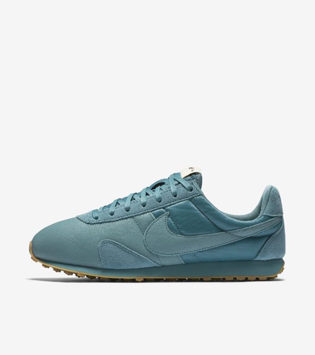 nike pre montreal racer women's