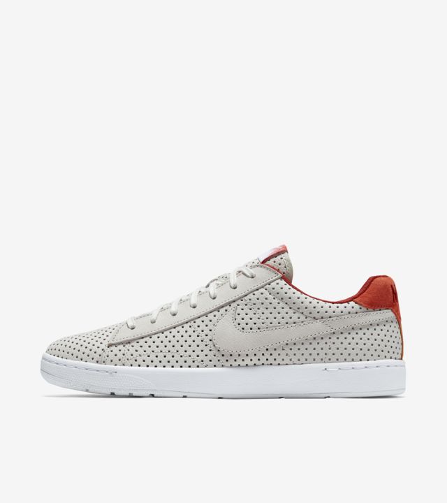 NikeCourt Tennis Classic Ultra 'Light Bone & Bright Citrus'. Nike SNKRS US