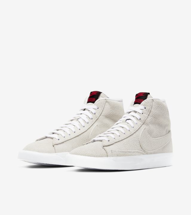 sneaks up nike blazer