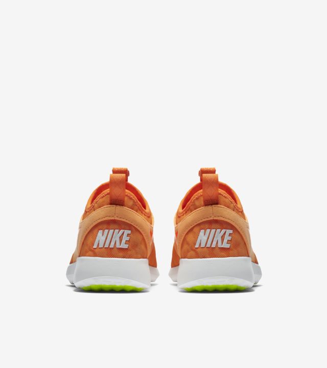 Women's Nike Juvenate 'Peach Cream'. Nike SNKRS