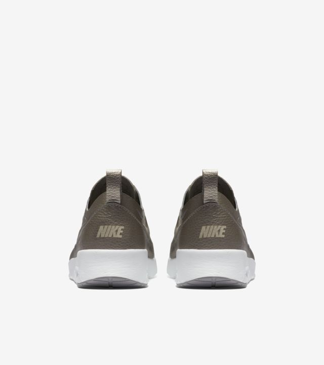 Women's Nike Air Max Thea Joli 'Metallic Pewter'. Nike SNKRS US