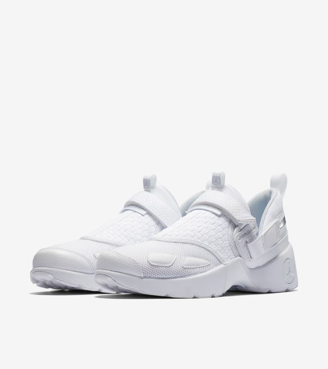 Jordan Trunner LX 'Pure Platinum & White'. Nike SNKRS GB