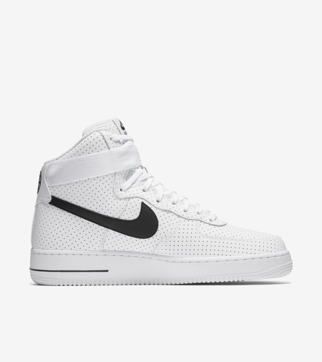 Nike Air Force 1 'Perforated Pack' White. Nike SNKRS