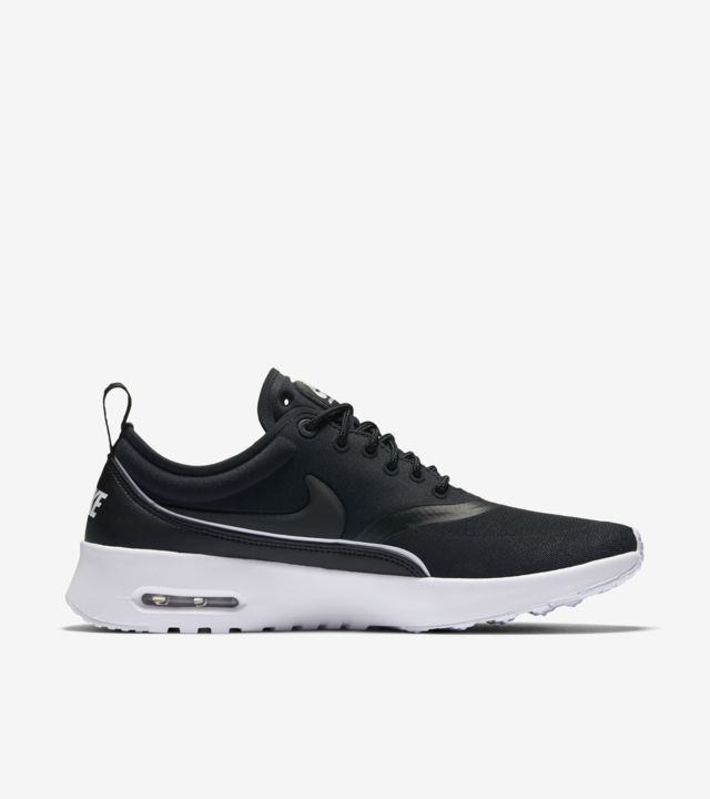 black nike air max thea womens