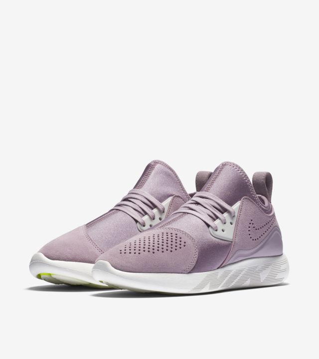 Women's Nike LunarCharge Premium 'Iced Lilac'. Nike SNKRS HU