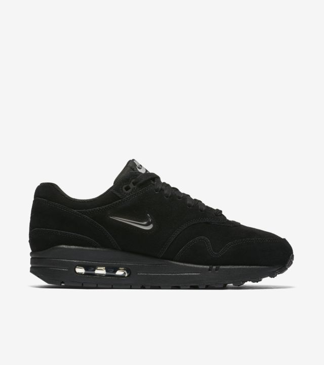 air max black on black