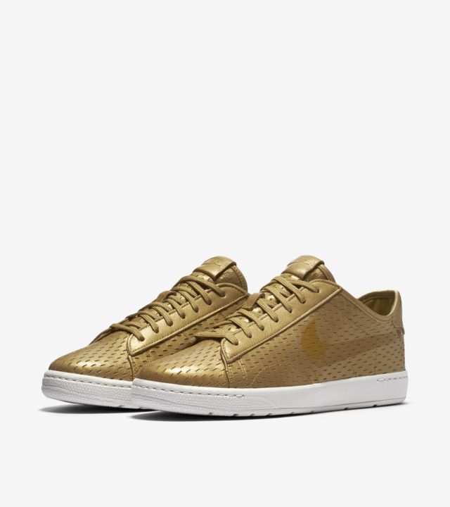 Women's NikeCourt Tennis Classic Ultra 'Gold Leather'. Nike SNKRS US