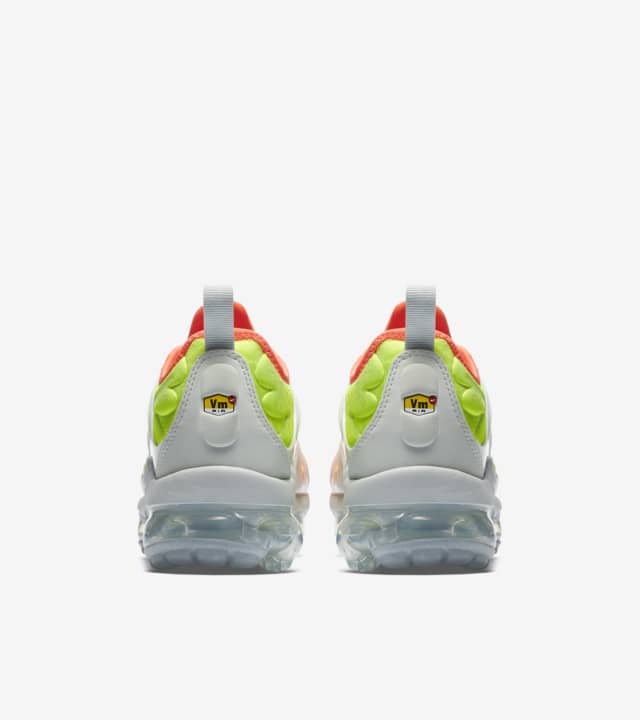 vapormax plus barely grey