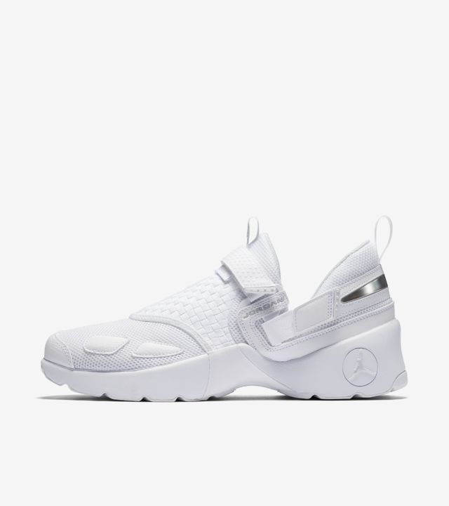 Jordan Trunner LX 'Pure Platinum & White'. Nike SNKRS LU