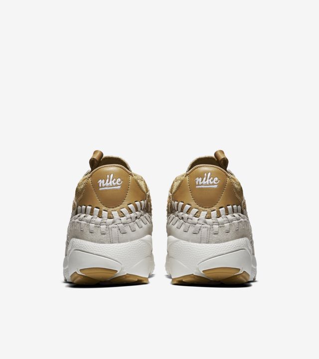 Nike Air Footscape Woven Chukka 'Flat Gold'. Nike SNKRS