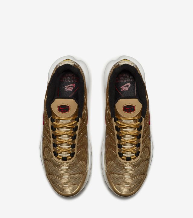 womens black and gold nike air max