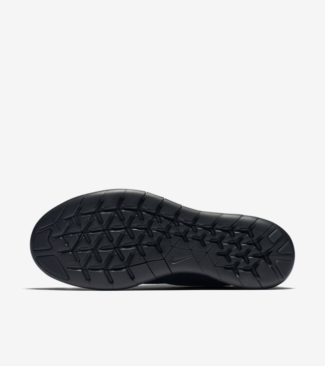 Women's Nike Free RN CMTR 'Triple Black'. Nike SNKRS