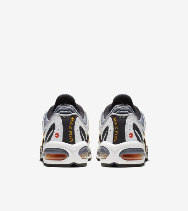 tailwind 4 metro grey