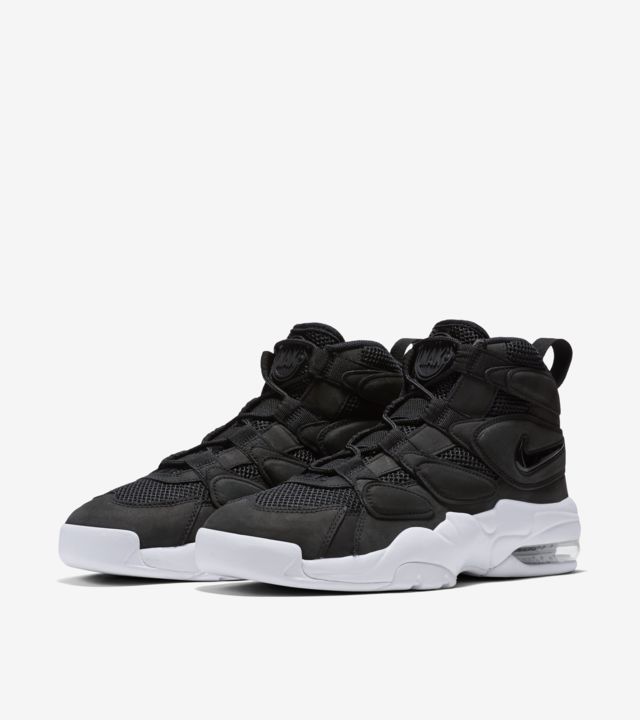 white and black nike air max shoes