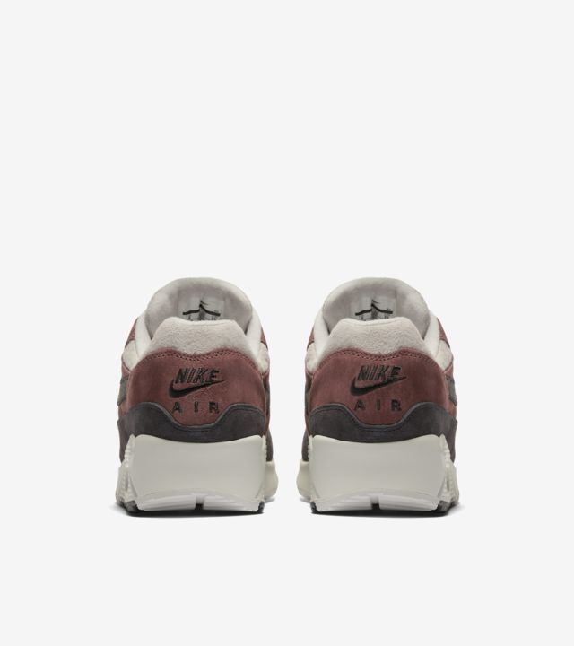gray nike air max shoes
