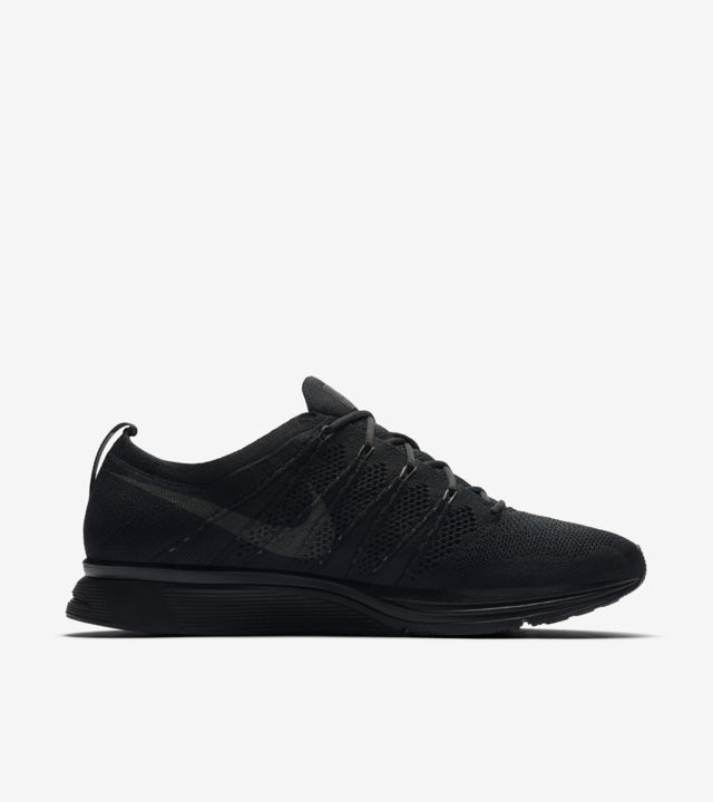 nike black flyknit trainer