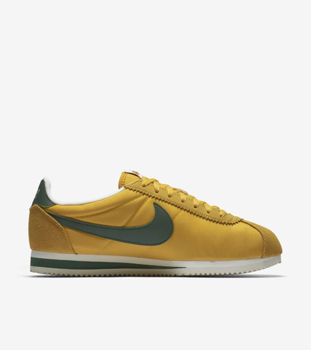 nike classic running sneakers