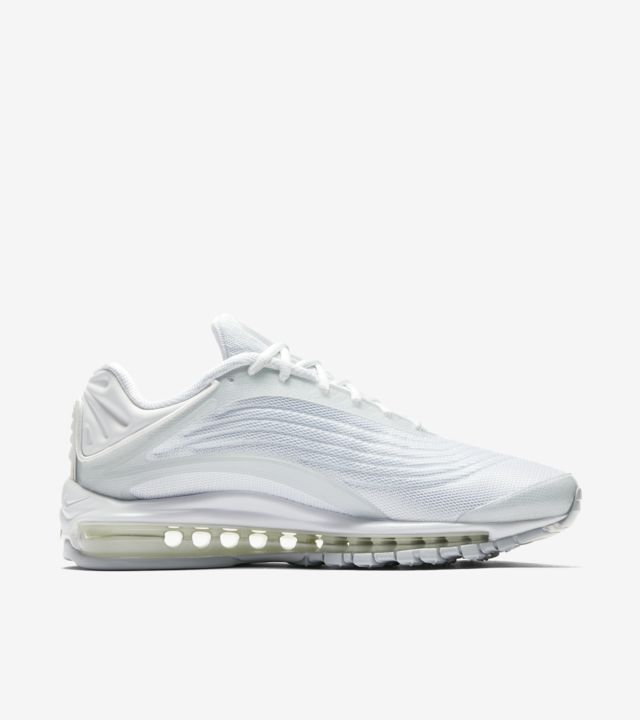 triple white air max deluxe