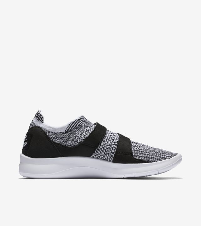 Women's Nike Air Sock Racer Ultra Flyknit 'Black & White'. Nike SNKRS DK