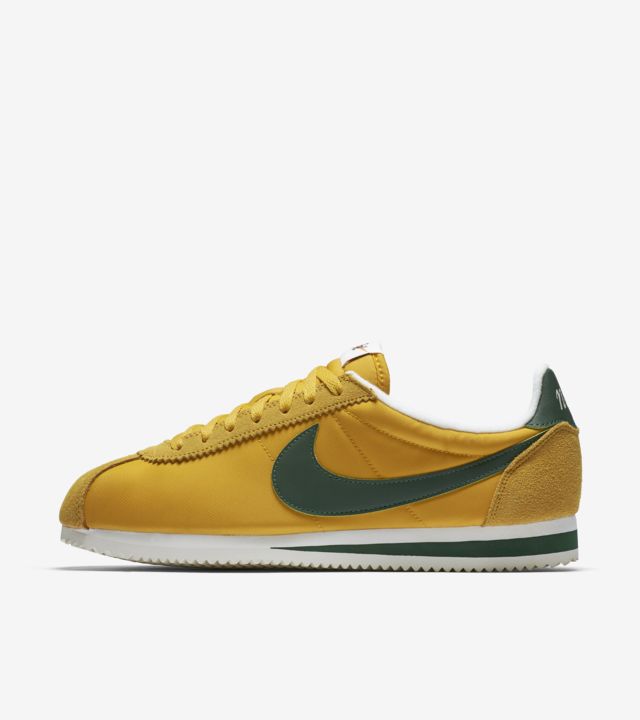 nike classic runners
