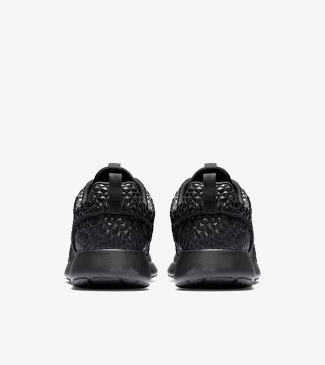 Women's Nike Roshe One Diamondback 'Triple Black'. Nike SNKRS US