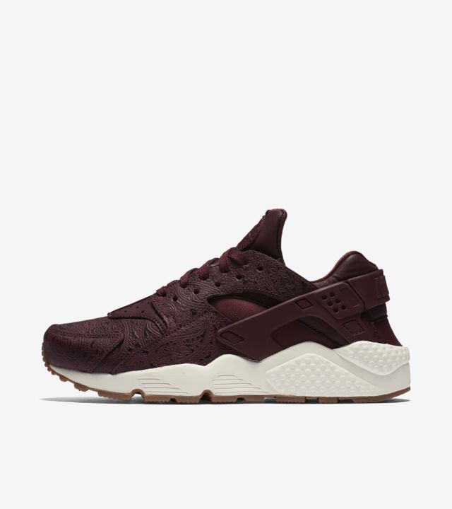 maroon nike huarache womens