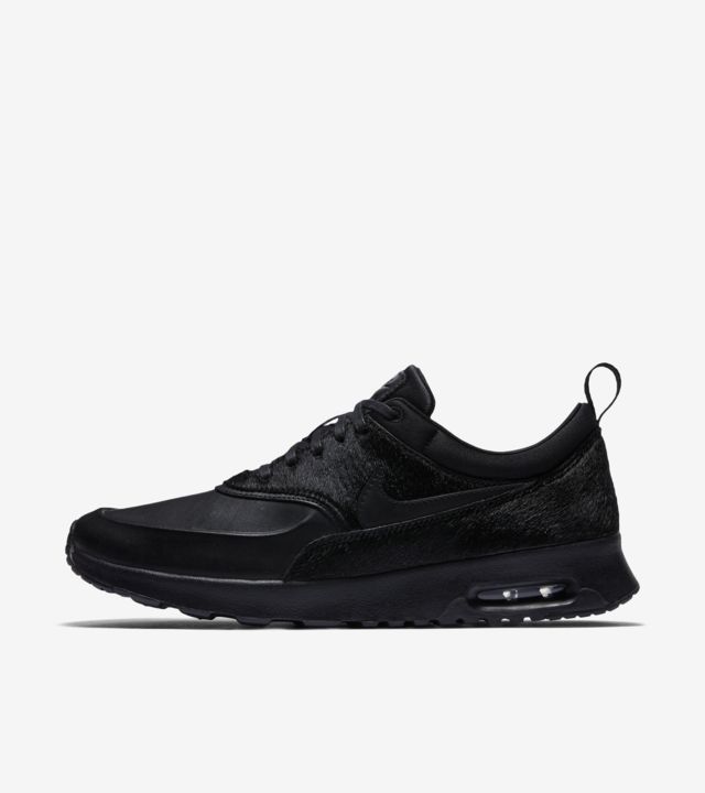 black nike air max thea womens