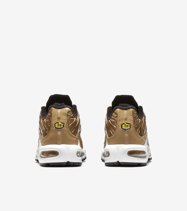 nike air max black and gold womens