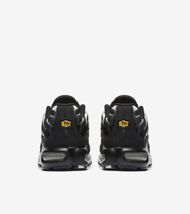 Nike Air Max Plus 'Black & Sail'. Nike SNKRS US