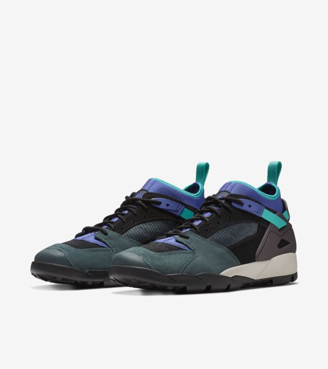 nike acg air revaderchi black