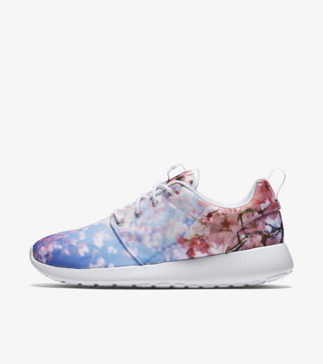 nike roshe run cherry blossom