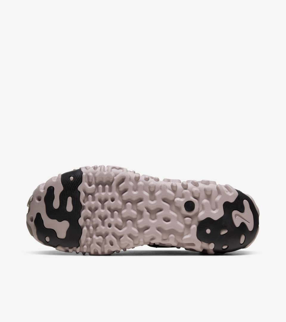 nike overreact flyknit ispa black crimson & volt