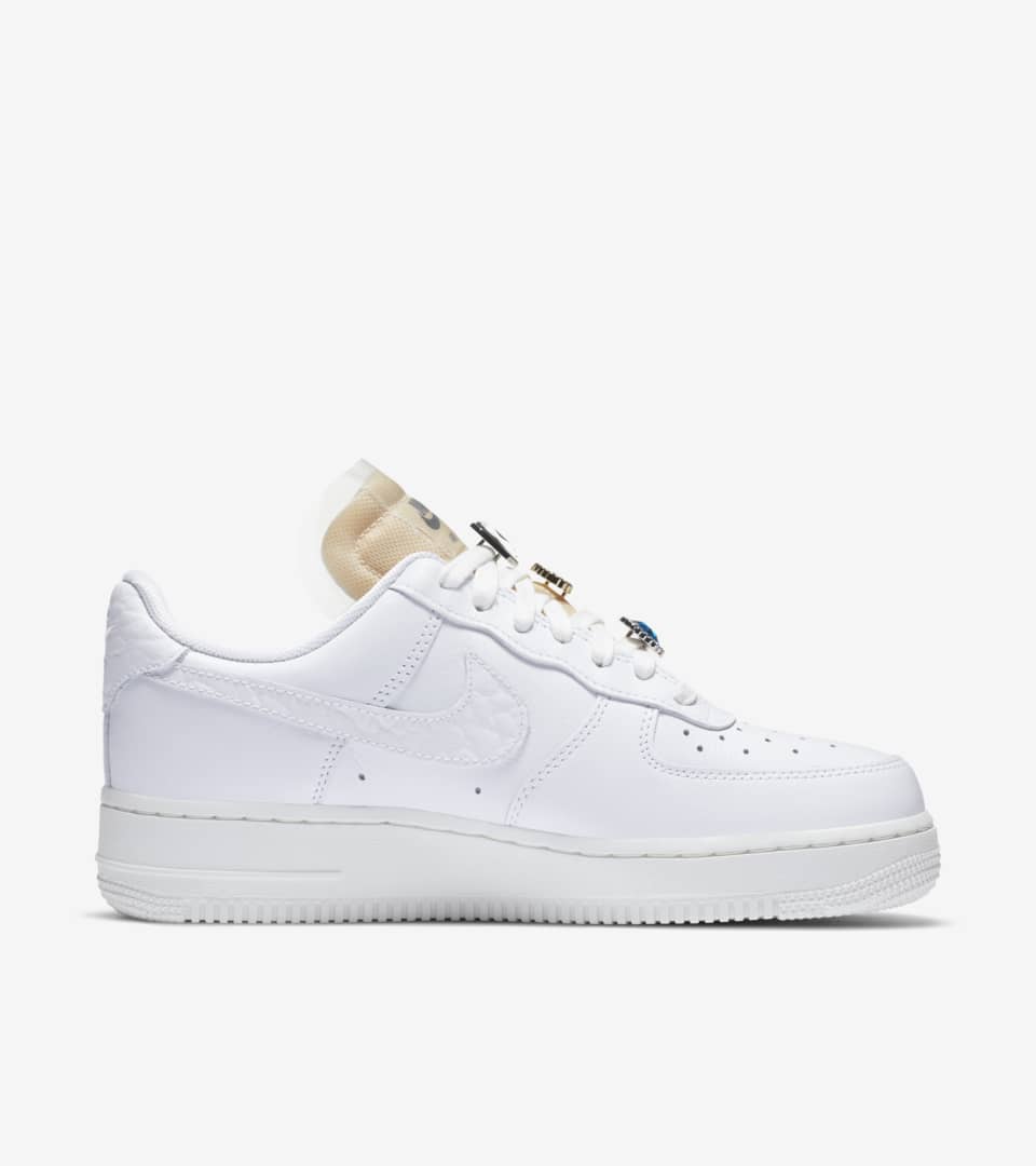 white laces nike air force 1