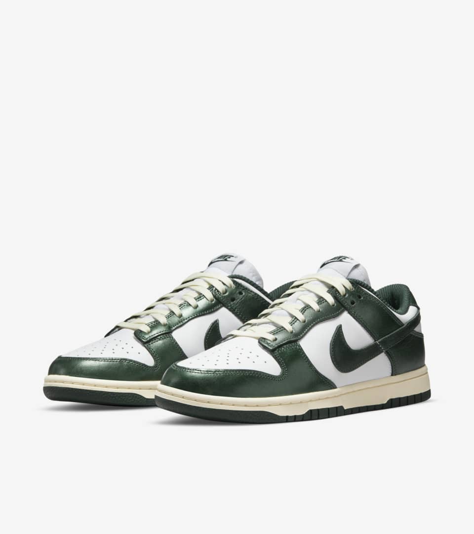 Women's Dunk Low 'Vintage Green' (DQ8580-100) Release Date. Nike SNKRS