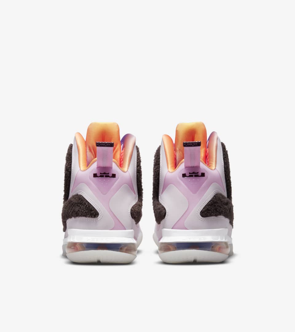 Lebron 17 cheap lanzamiento