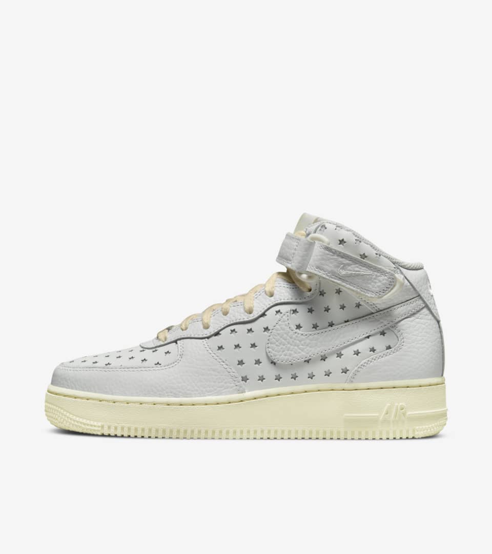 Air Force 1 Mid 'Summit White and Coconut Milk' voor dames (DV3451-100) —  releasedatum. Nike SNKRS NL