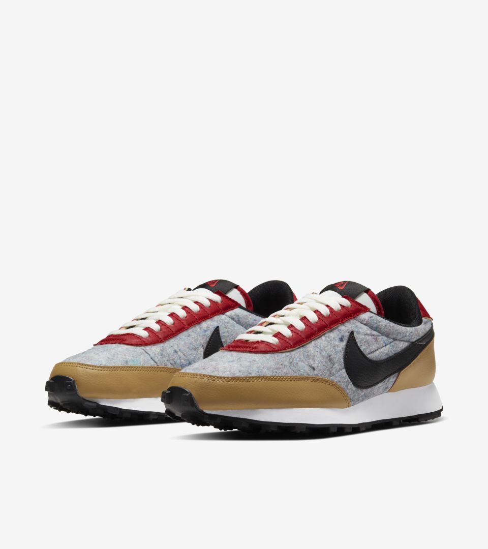 NIKE公式】レディース デイブレイク 'University Red/Gold Suede 