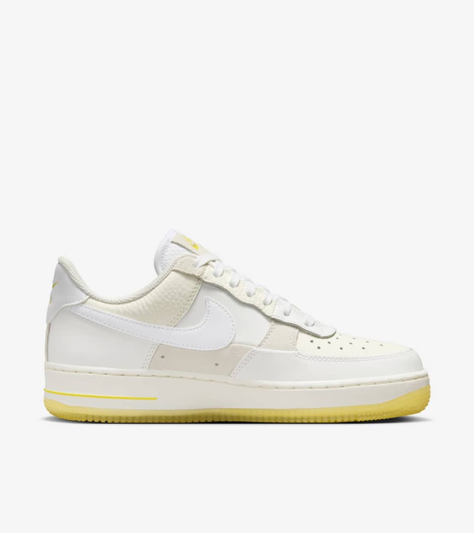 Nike white best sale multicolor