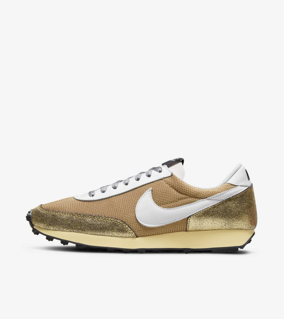 Gold nike shoes discount women