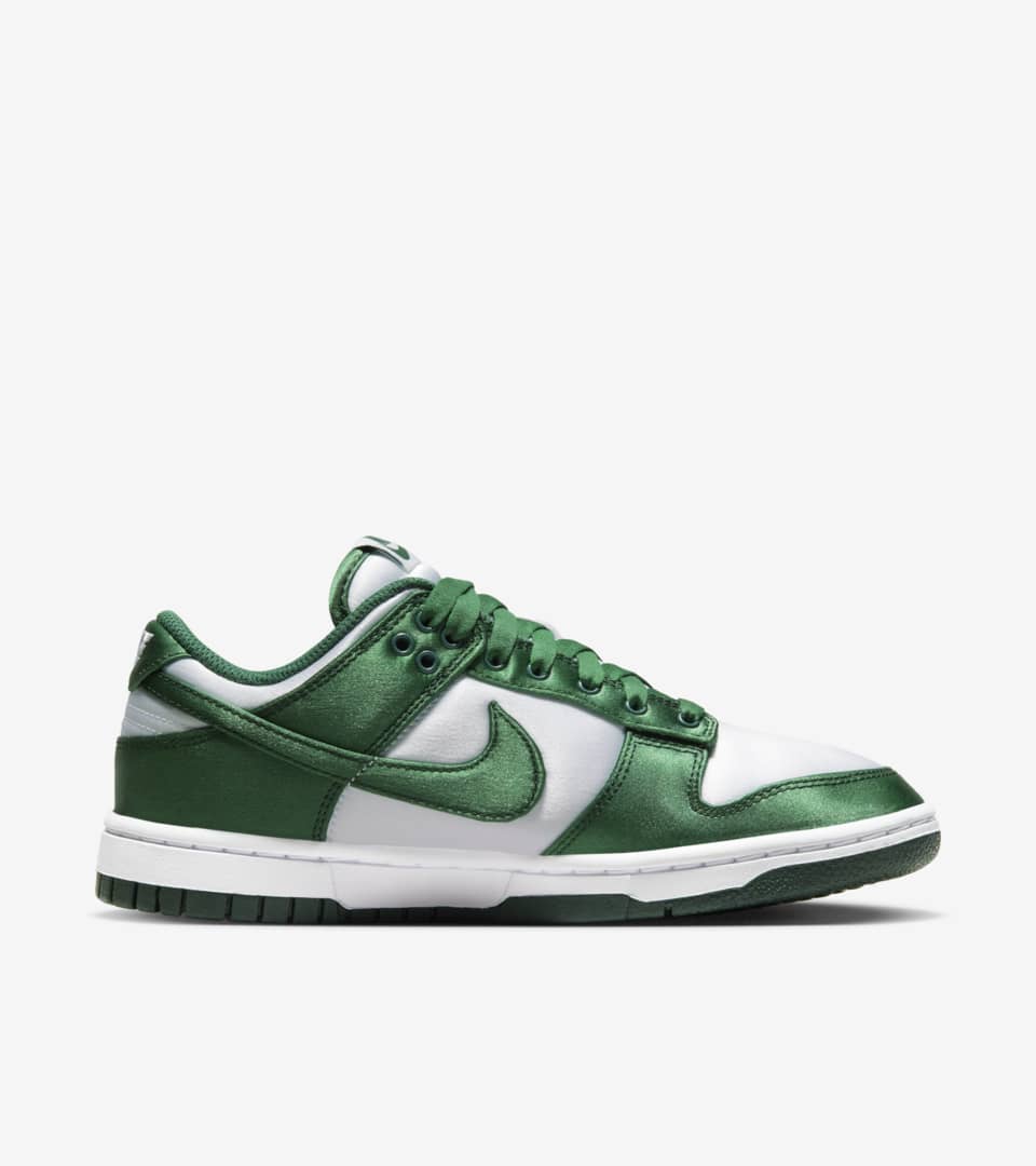 White nike with hot sale green swoosh