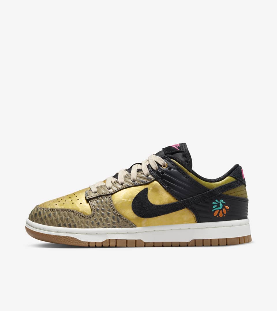 Nike WMNS Dunk Low PRM ダンク