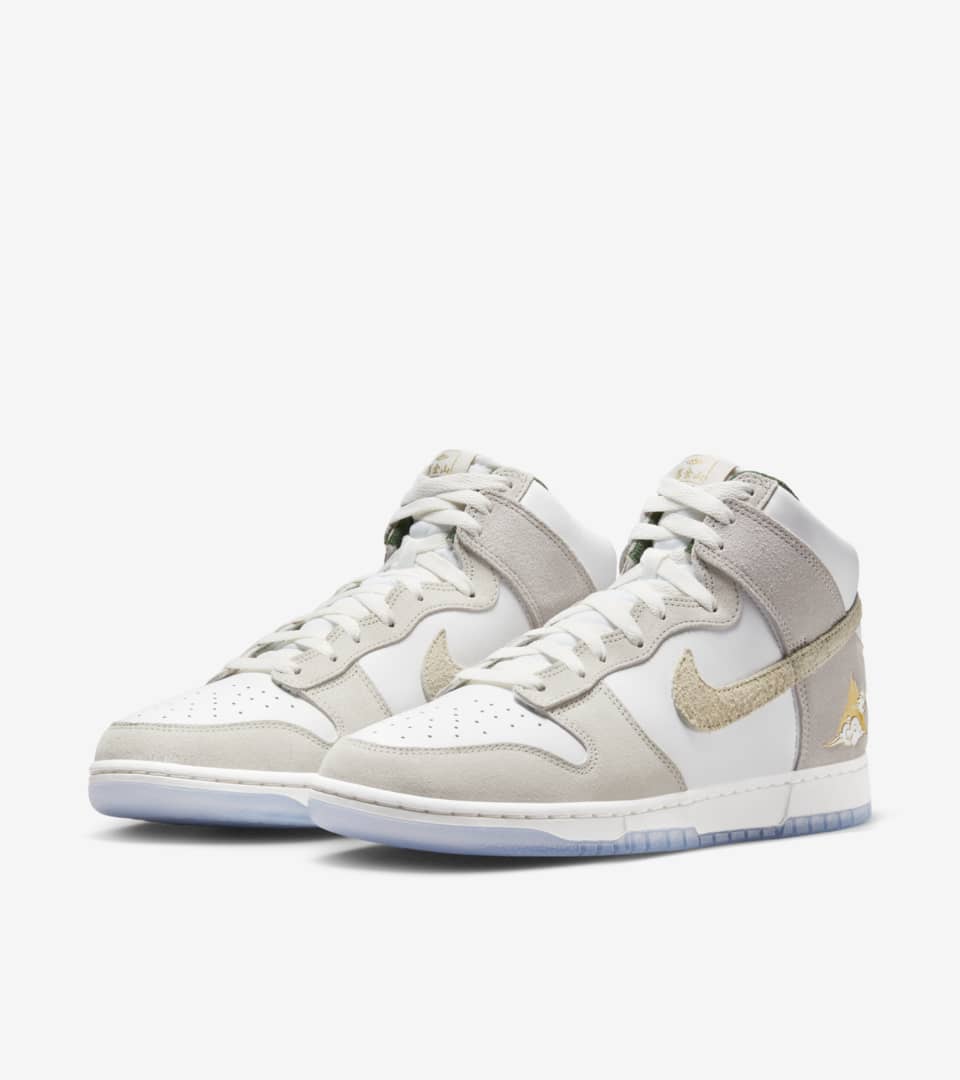 Golden nike dunks high sale