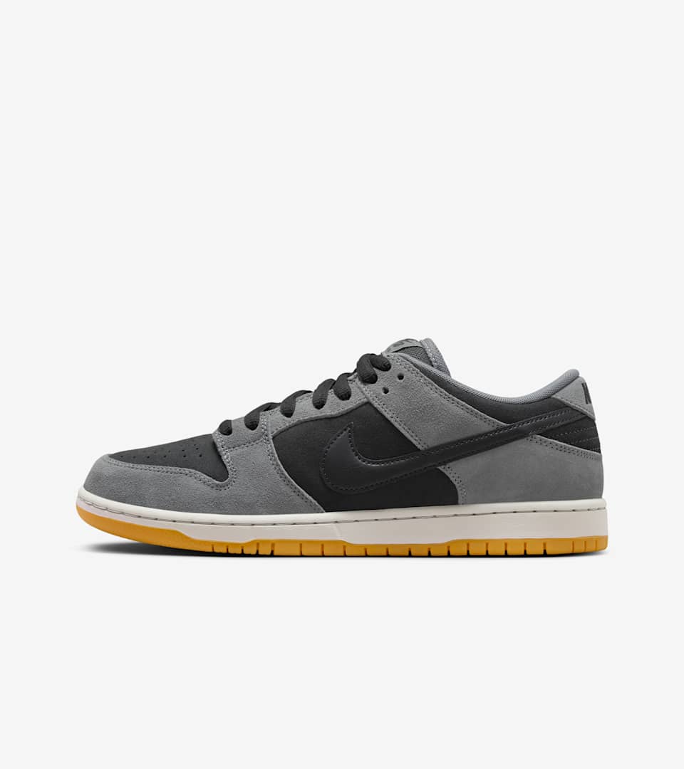 Nike SB Dunk Low Pro 'Black and Smoke Grey' (HF3063-001) — releasedatum.  Nike SNKRS