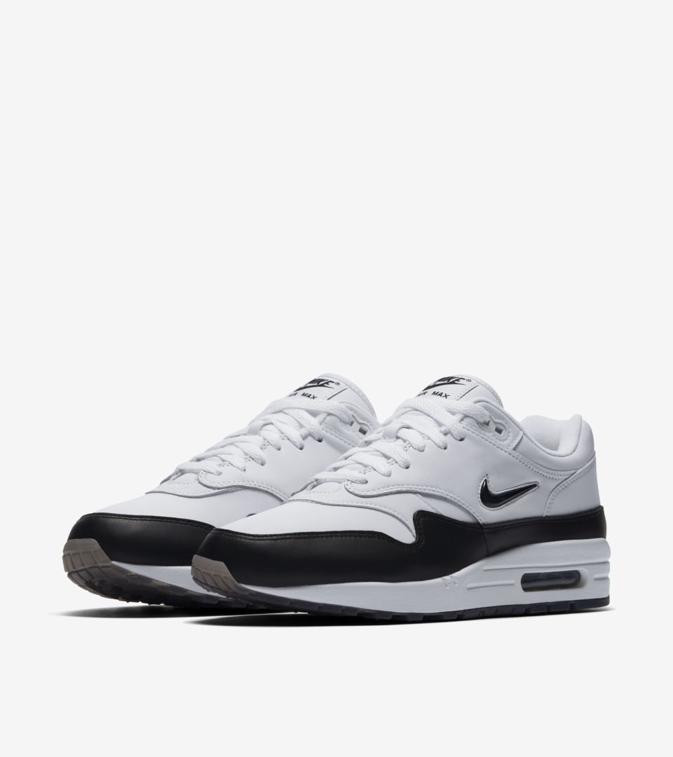 mens white nike air max 1