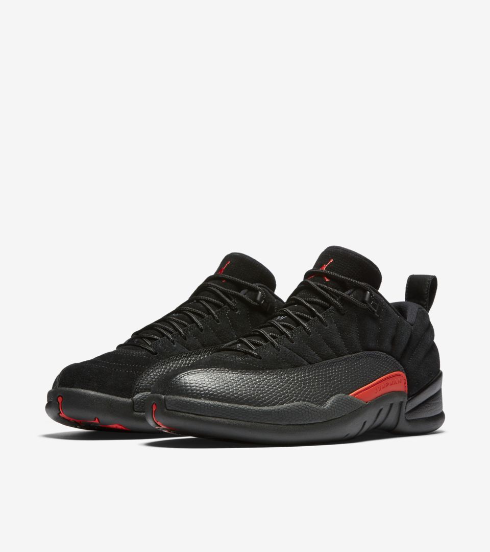 エア ジョーダン 12 レトロ LOW 'Black & Max Orange'. Nike SNKRS JP