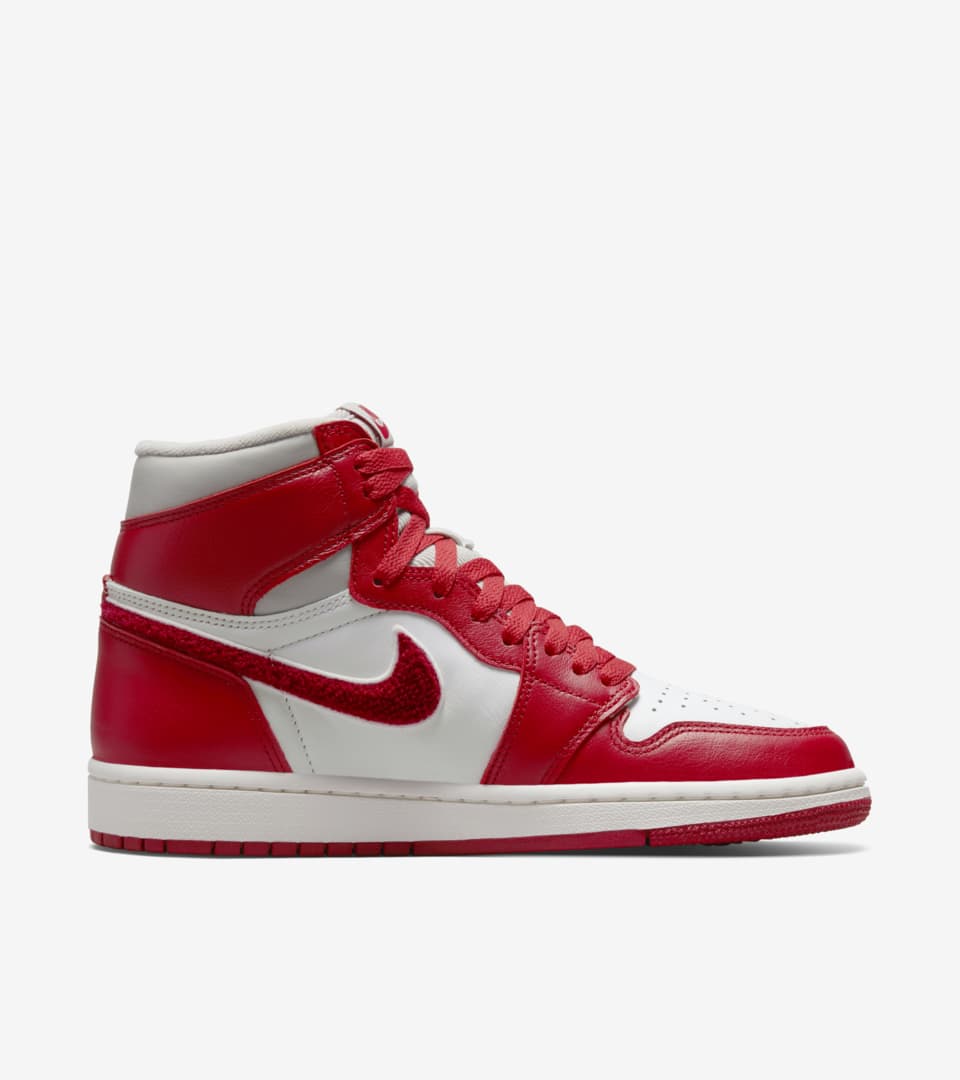 Air Jordan 1 "Varsity Red" para (DJ4891-061). Nike ES